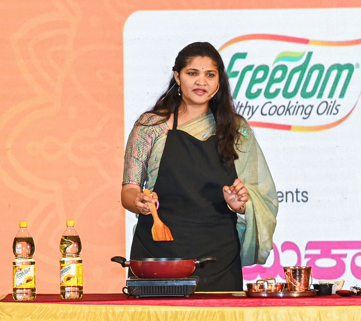 Chef and food influencer Pooja Patil shows the audience how to whip up a healthy dish.