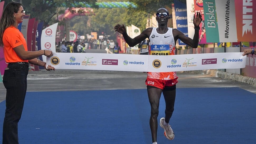 Returning to India after 10 years, Ugandan Joshua Cheptegei wins
