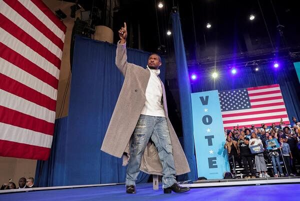 Usher gestures onstage during a campaign event for Democratic presidential nominee and U.S. Vice President Kamala Harris in Atlant.