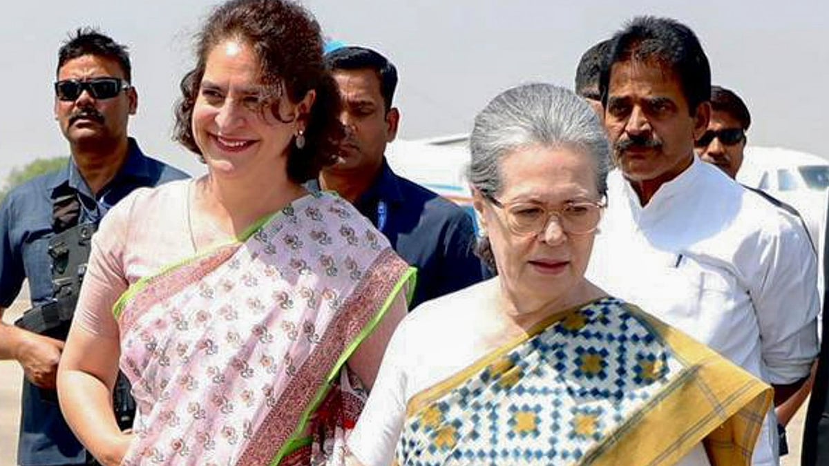 Priyanka and Sonia Gandhi reach Wayanad, interact with locals