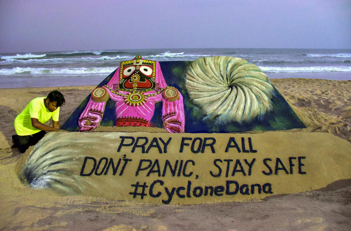 Sand sculpture on cyclone 'Dana'.