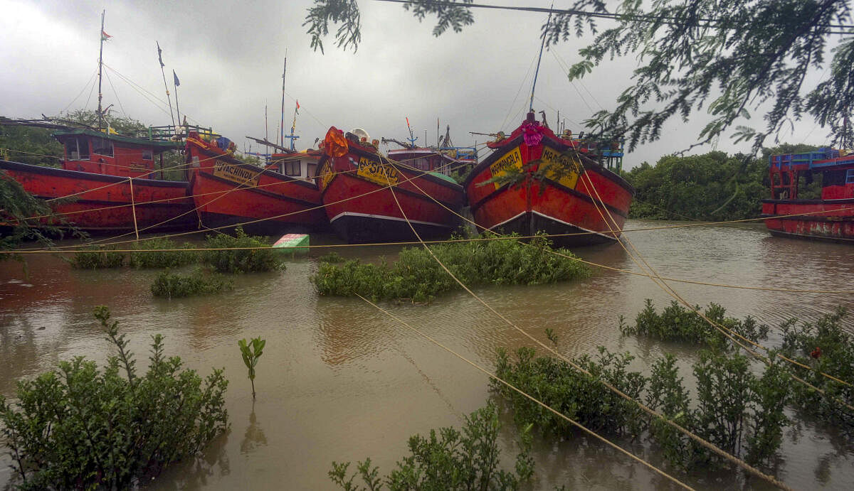 Preparation ahead of 'Dana' landfall.