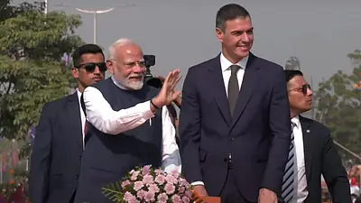 PM Modi, his Spanish counterpart Pedro Sanchez hold roadshow in Gujarat's  Vadodara