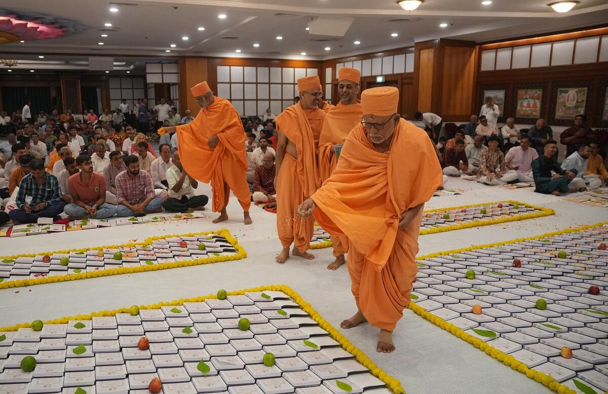 Priests perform 'Chopda Poojan' during Diwali festival, at Swaminarayan Temple in Mumbai, Thursday, Oct. 31, 2024.