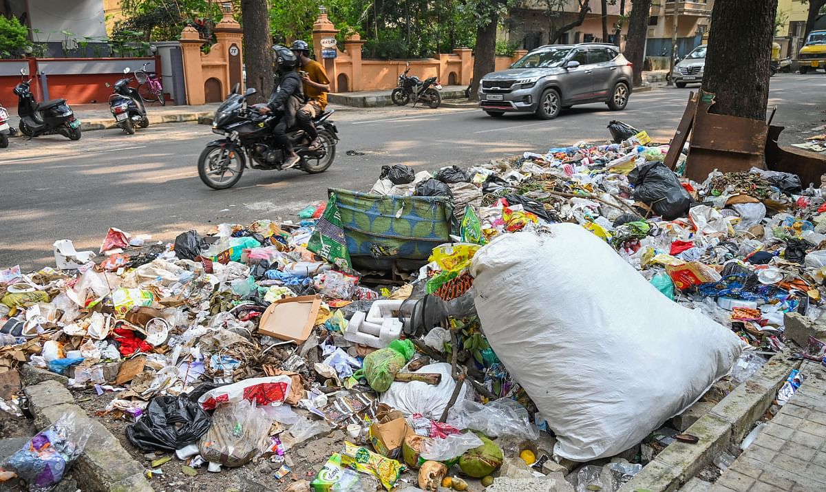 Garbage piled up on Kavi Lakshmisha Road at V V Puram in Bengaluru. 