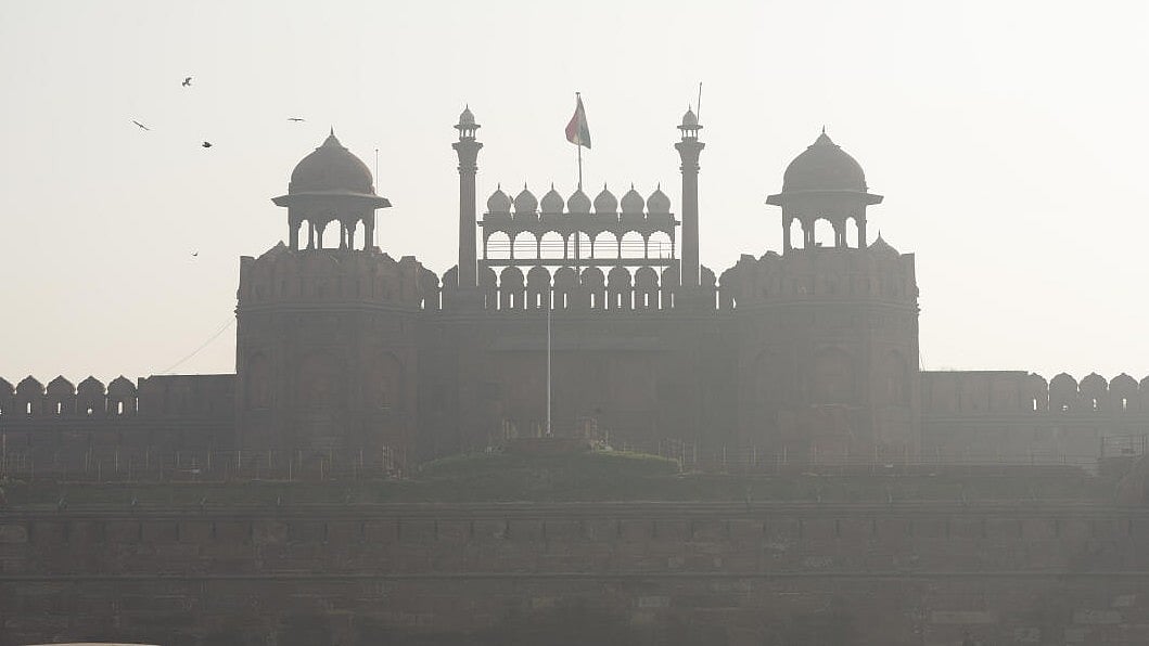 Delhi enveloped in toxic haze, AQI in severe zone in some areas