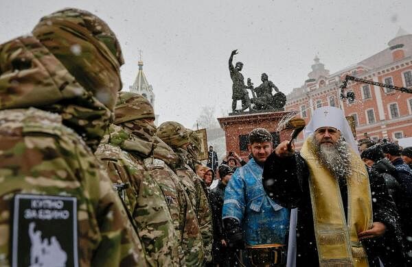 Russian soldiers mark National Unity Day in Nizhny Novgorod and depart for garrison locations