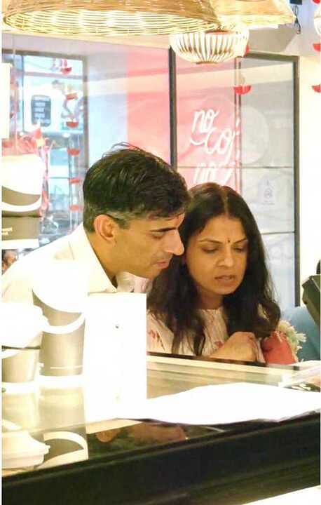 Rishi Sunak with his wife Akshata clicked at the coffee shop in Bengaluru.