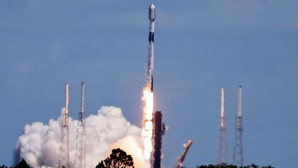 ISRO war beim Start von GSAT-N2 auf SpaceX angewiesen, da dessen ...