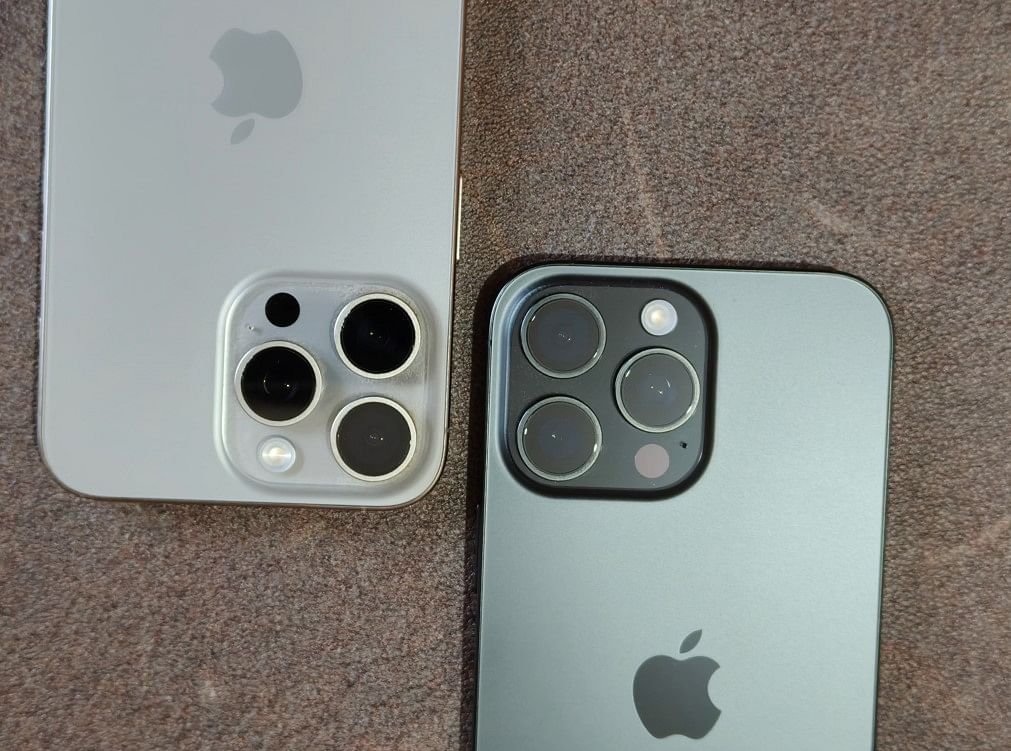 Apple iPhone 15 Pro Max (left) and the iPhone 16 Pro Max (right).