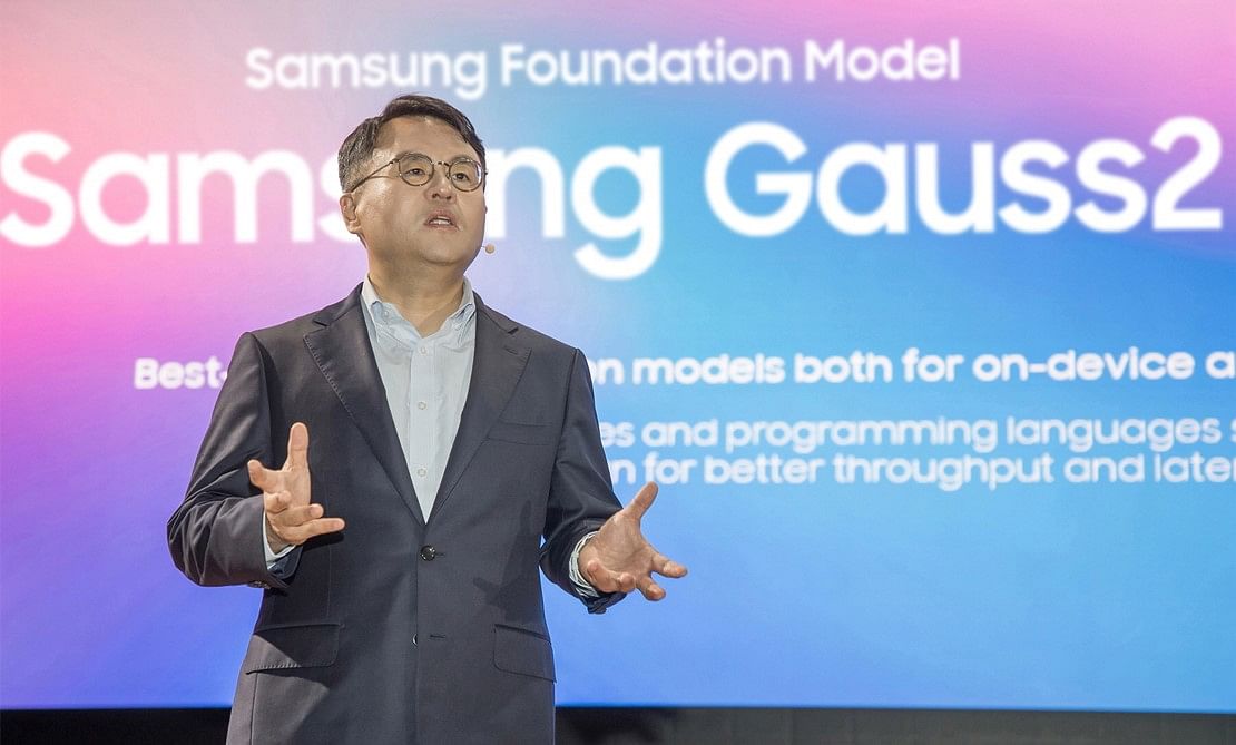 Samsung's senior executive presenting the new Gauss2 AI at Samsung Developer Conference Korea 2024 (SDC24 Korea) in Seoul. 