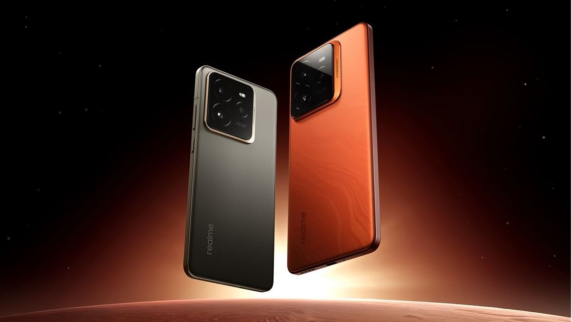 Realme GT 7 Pro comes in two colours--Galaxy Grey (left) and Mars Orange (right).