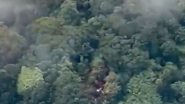 5 die in plane crash outside Costa Rica capital; emergency crews rush to save sole survivor