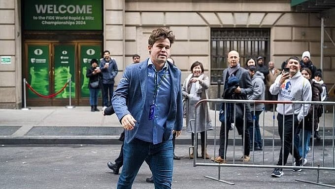 Carlsen's Dress Code Disqualification Sparks FIDE Controversy