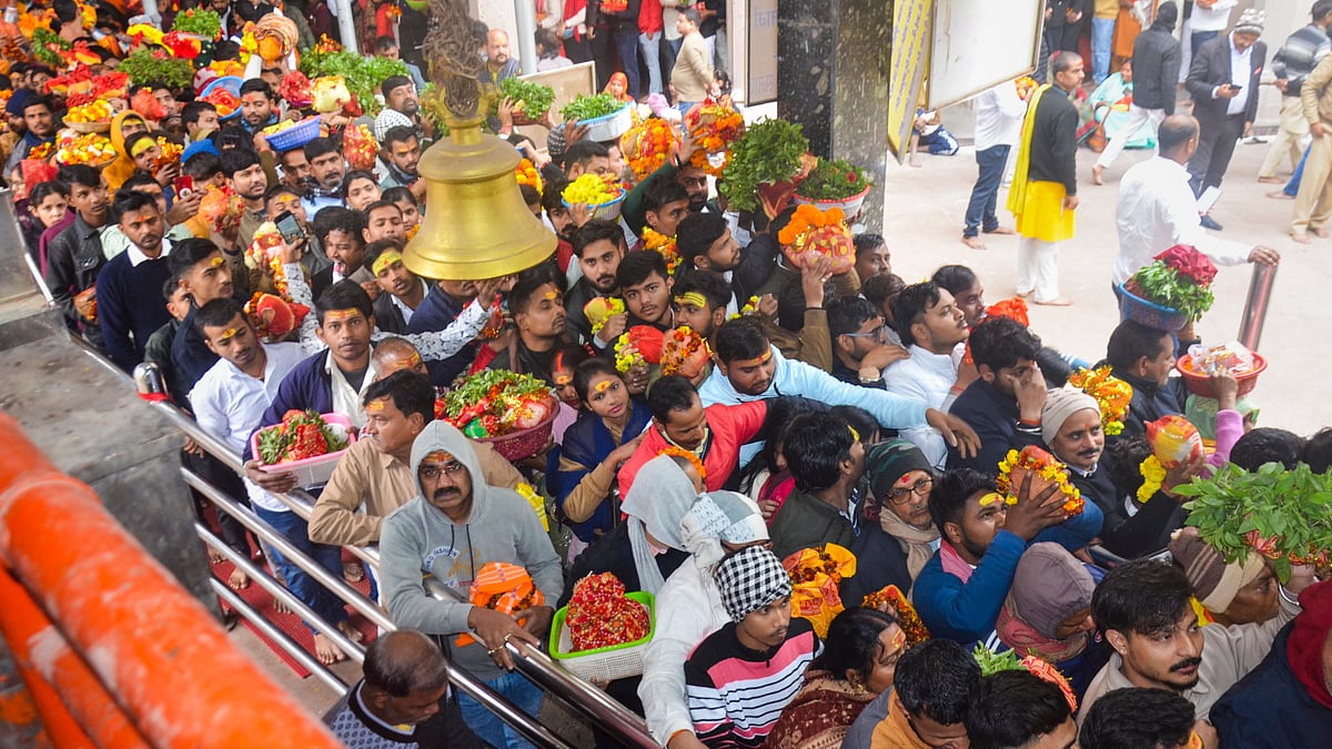 Happy New Year 2025 Indians begin New Year with prayers & devotion