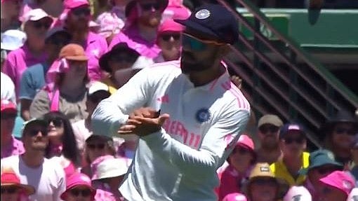 Kohli's sandpaper gesture taunts Australian fans.