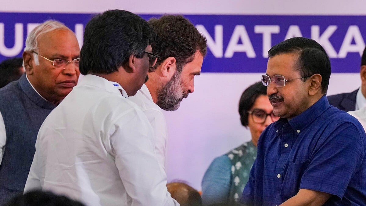 Gandhi equates Kejriwal and Modi, favors Congress rule.