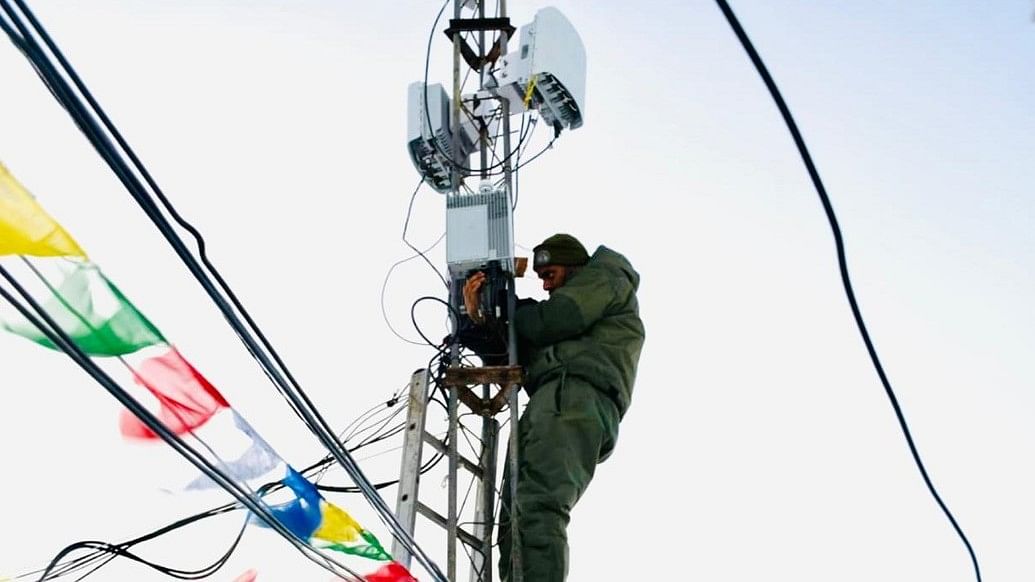 Reliance Jio's 5G cellular tower being set up by Indian Army Signallers at Siachen Glacier.