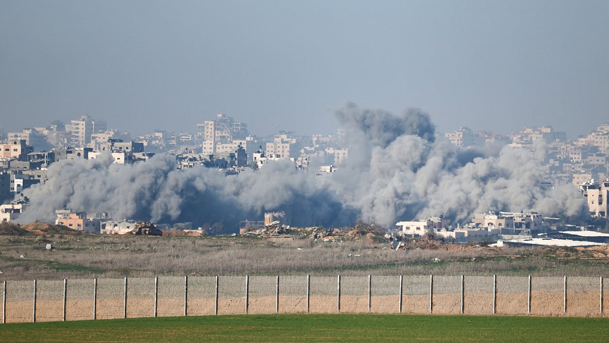 Gaza ceasefire delayed; eight Palestinians killed.