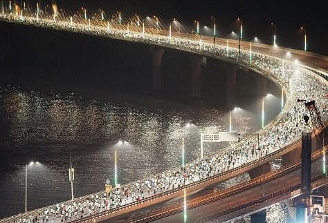 Participants run on Bandra-Worli sea link during Tata Mumbai Marathon 2025, in Mumbai, Sunday, Jan. 19, 2025.