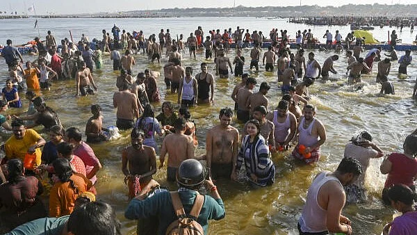 Maha Kumbh 2025: NDRF rescues 10 devotees from sinking boat, averts tragedy
