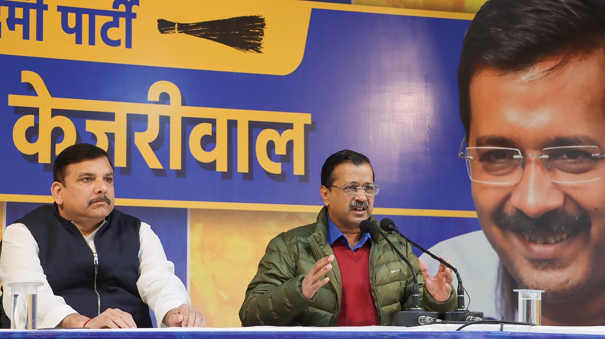 Kejriwal attacks BJP, CEC on election eve