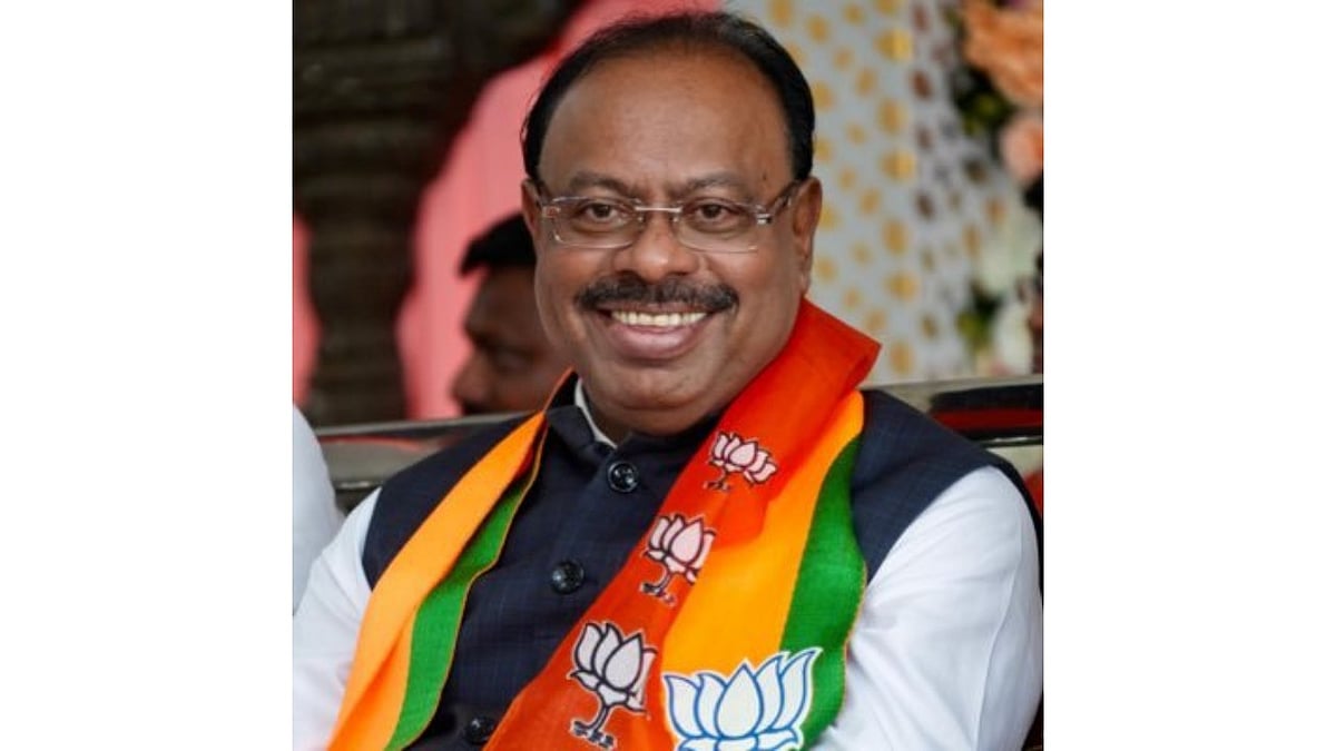 Bawankule counters Gandhi's accusations, questions Congress's survival.