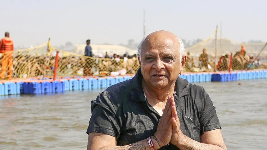 Gujarat CM Patel takes holy dip in Triveni Sangam