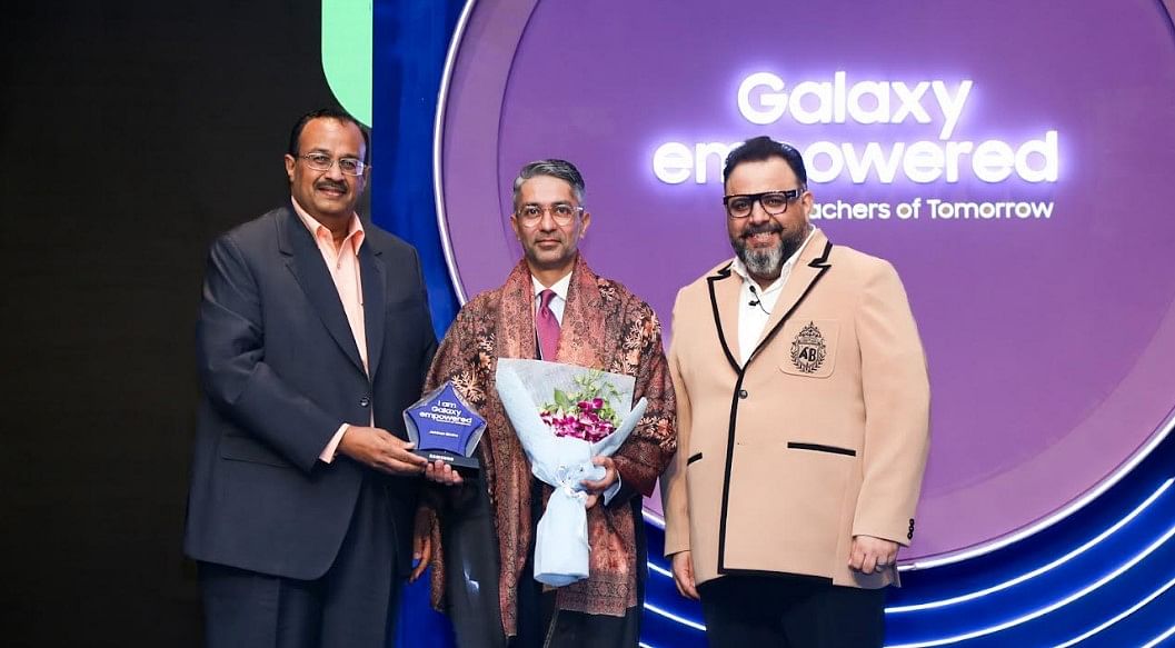 [From Left to Right] Raju Pullan, Senior Vice President, MX Business, Samsung India, Abhinav Bindra, Chief Guest and 2008 Olympic Gold Medallist and Aditya Babbar, Vice President, MX Business, Samsung India at Galaxy Empowered 2025 event in Delhi.