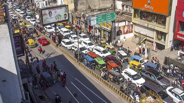 Maha Kumbh: Massive traffic jam again in Prayagraj, Schools closed