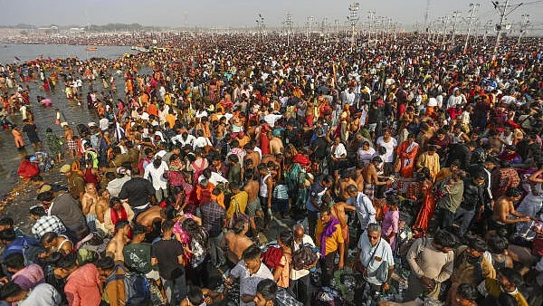 Circle of rope, knots, 'ghunghroo': How families are keeping together in milling crowds at Kumbh