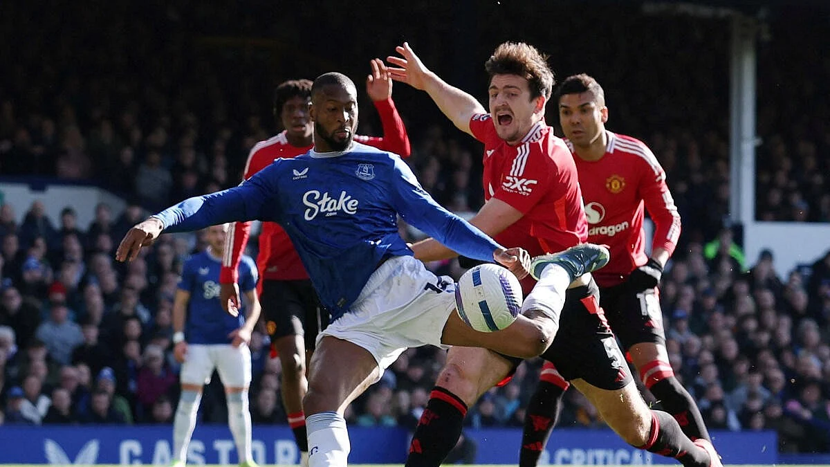 Man United fight back to draw at Everton after VAR reprieve