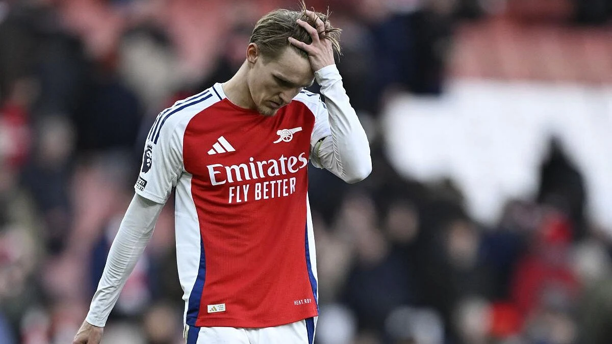 Arsenal suffer title blow, Spurs continue to improve 