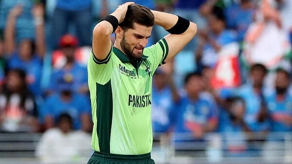 Shaheen Shah Afridi called 'loser' for 'purposely' bowling wides to deny Virat Kohli a century