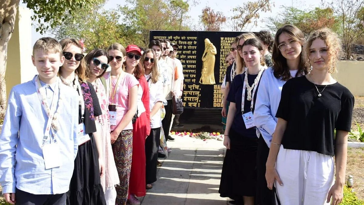 Echoes of WWII: Polish youth visit Jamnagar’s historic refuge