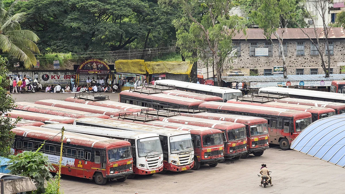 Border row: Maharashtra mulls deploying security in Karnataka-bound buses