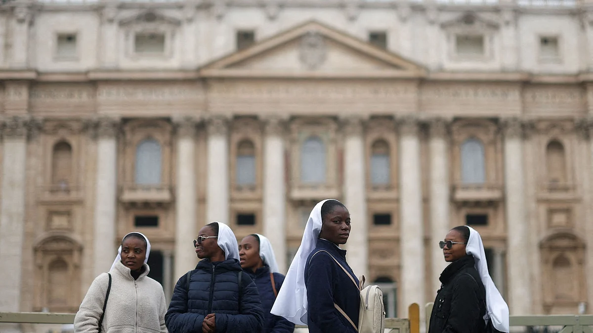 Ailing Pope Francis holds Vatican work meeting in hospital 