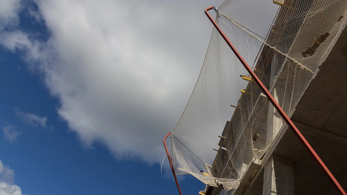 Maharashtra: Man jumps onto safety net in Mantralaya over 'harassment' by cops, injured