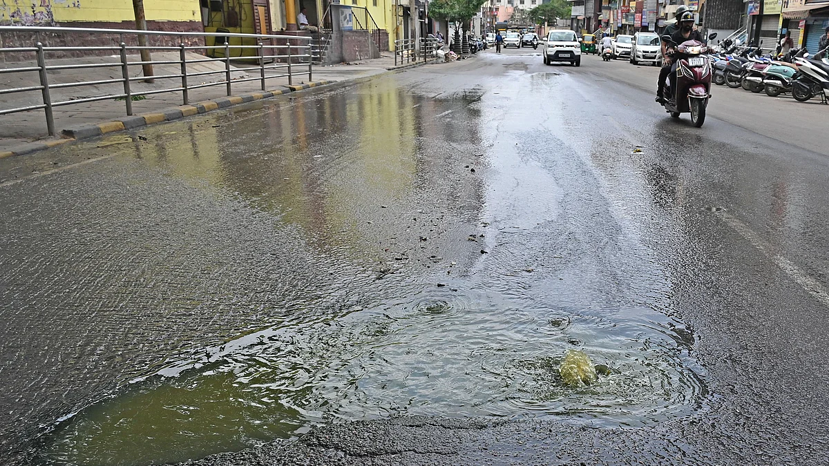 Bengaluru: Oily waste from commercial kitchens clogging drains 