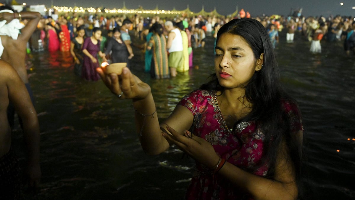 Scores of devotees took the dip during ‘Brahma Muhurt' and performed their sacred bath much earlier.