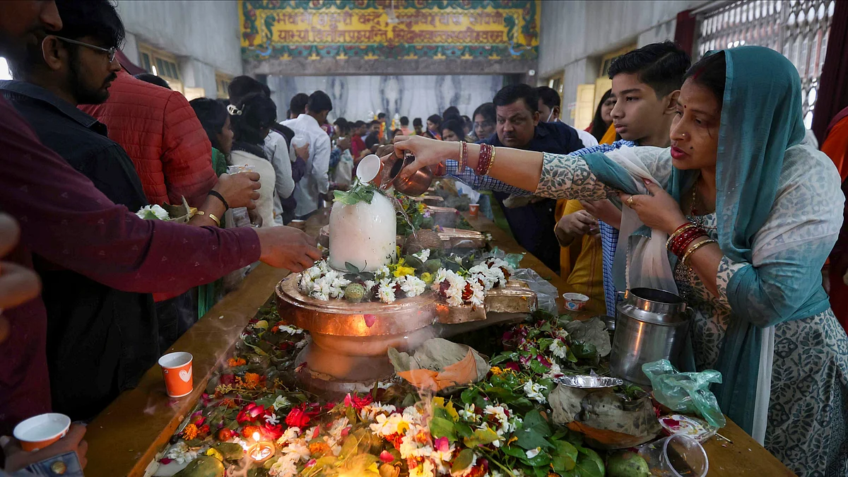 Maha Shivratri 2025: Devotees throng temples to seek Mahakal’s blessings
