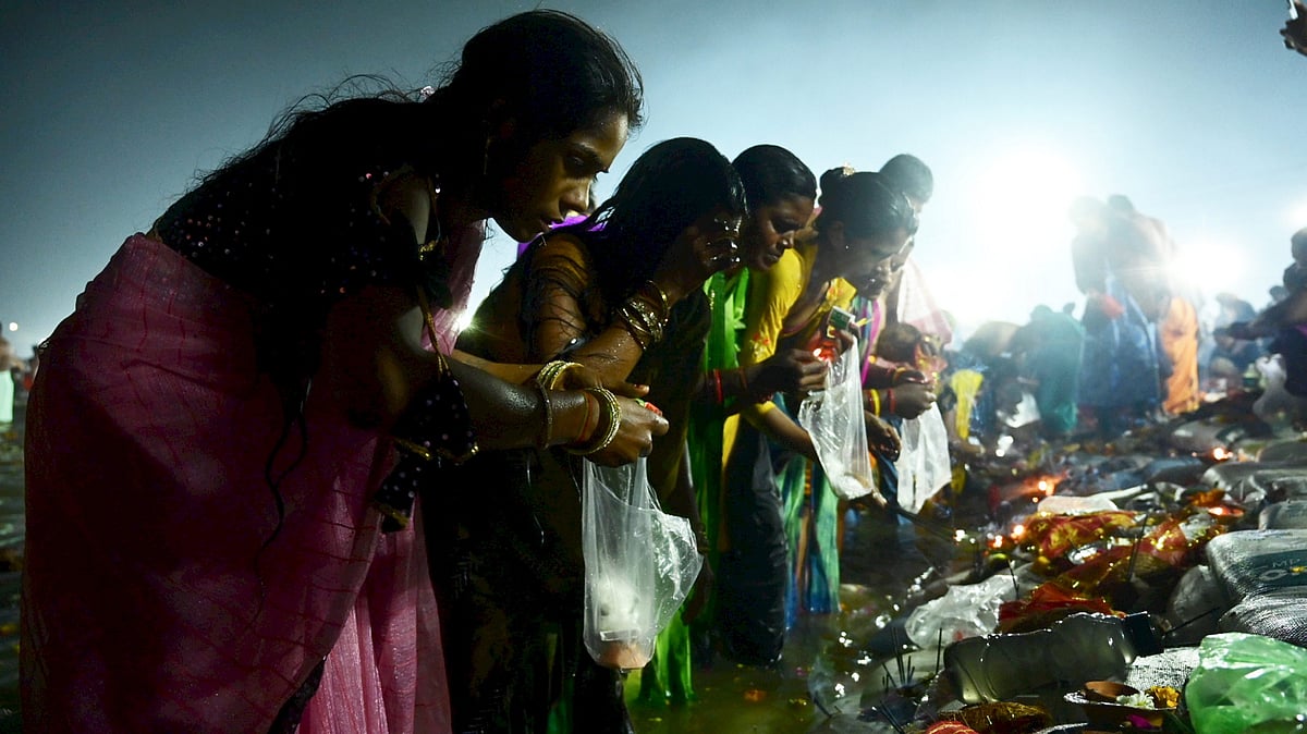 According to government data, by 2 am, over 11.66 lakh devotees immersed themselves in the Sangam.