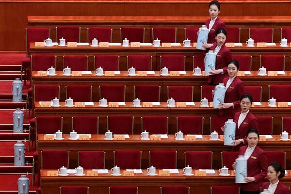 Attendants serve tea before the closing session of the Chinese People's Political Consultative Conference (CPPCC) at the Great Hall of the People in Beijing, China March 10, 2025.