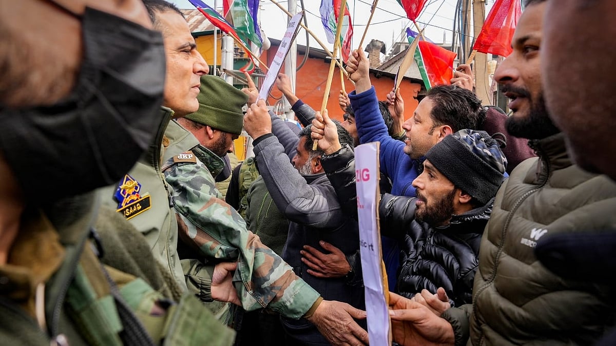 Jammu protests over cop killings; Congress blames BJP governance