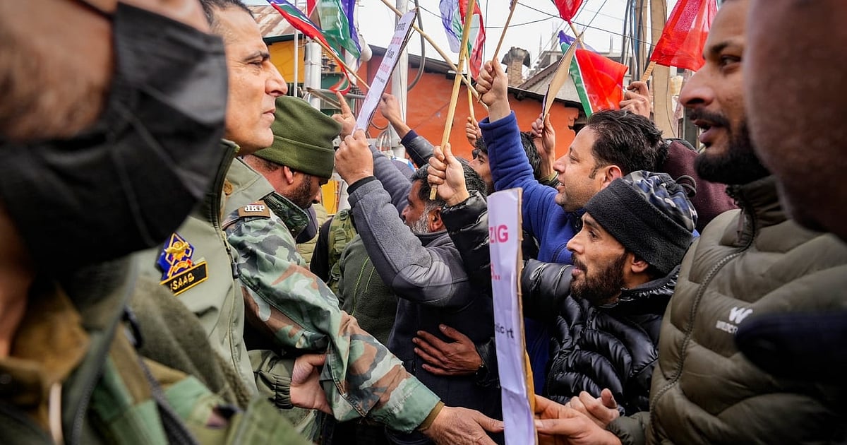 Jammu protests over cop killings; Congress blames BJP governance