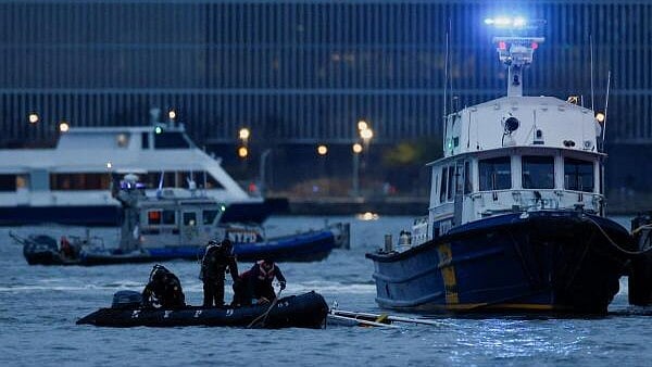 Helicopter Crashes into Hudson River: Six Dead Including Children