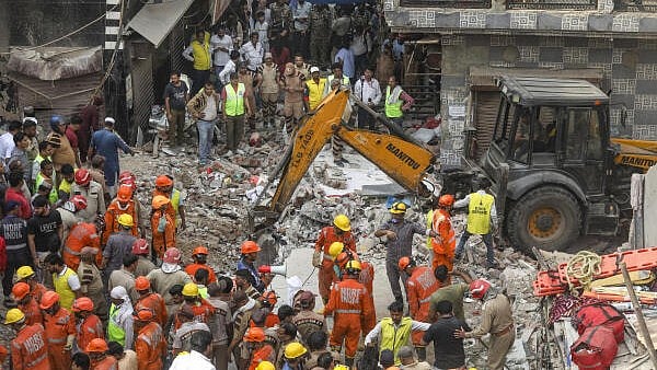Delhi building collapse kills eleven, injures eleven; probe ordered