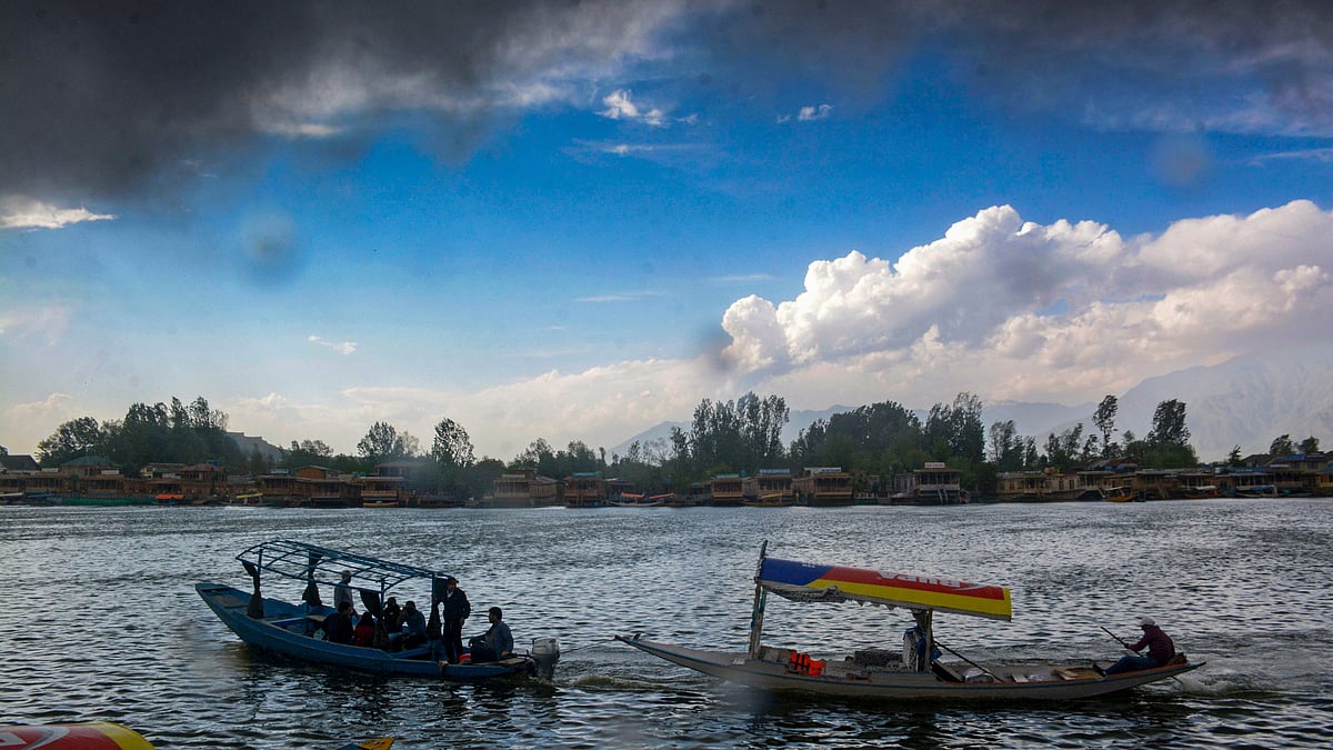 Kashmir Tourism Hit: Post-Terror Attack, Valley's Peak Season Sees Mass  Cancellations