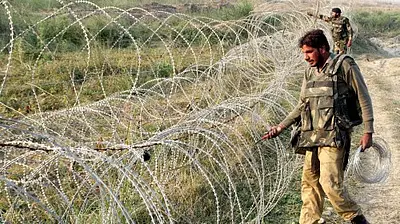 BSF Jawan Detained by Pakistan Rangers: Father Anxiously Awaits Son's Return