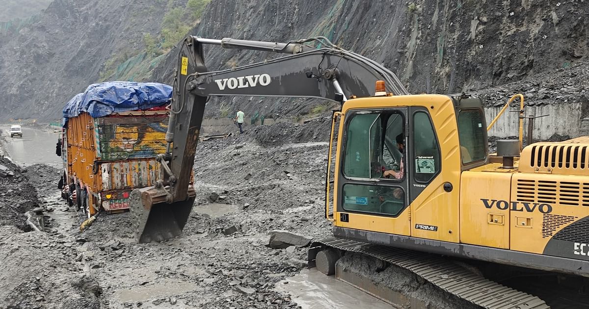 Jammu-Srinagar NH Closed After Mudslide, Flash Floods Hit Ramban District